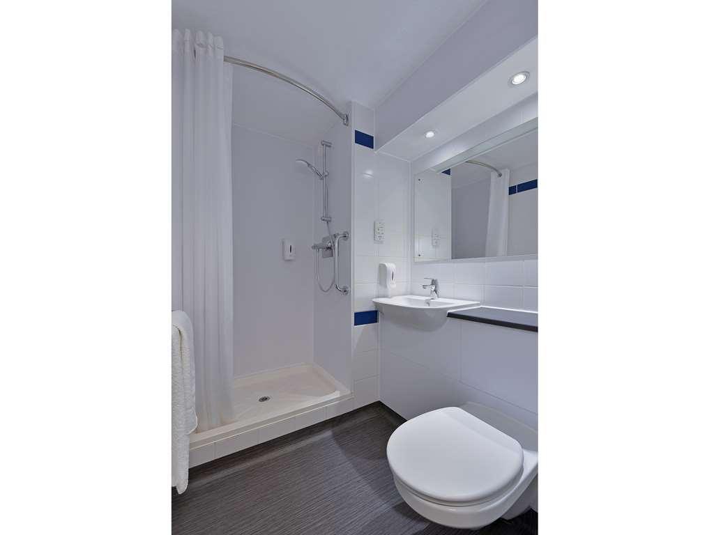Travelodge Birmingham Dudley Room photo