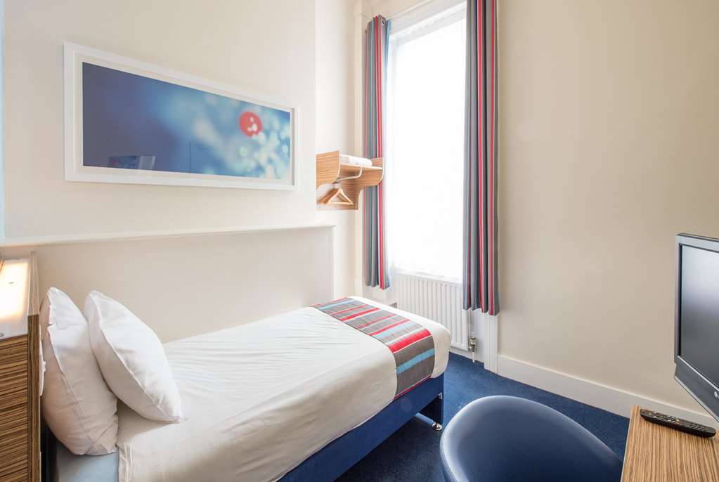 Travelodge Birmingham Dudley Room photo